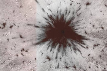 火星出现神秘巨型坑洞 专家推测可能是由陨石猛烈撞击所致