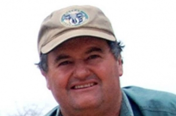 美国资深猎人Ian Bibson非洲狩猎遭发情小象踩死