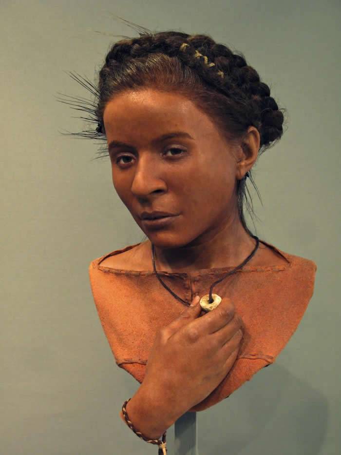 英国布莱顿博物馆及艺廊展出七名来自英格兰南部海岸的古人类面孔