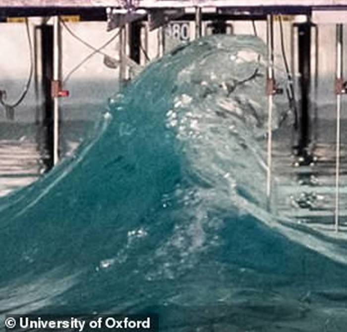 英国研究人员在实验室条件下重现著名的“杀手波”卓普尼(Draupner)浪
