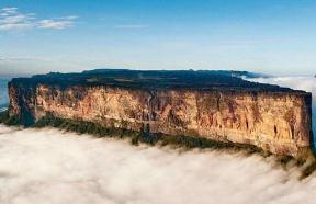 世界上最独特的山，空中浮岛罗赖马山就像空中仙境