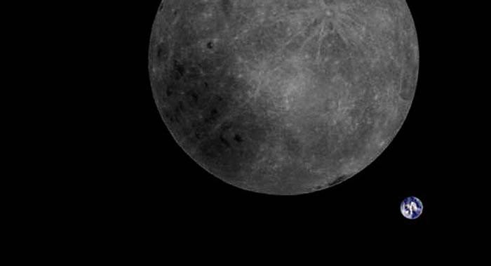 月球和地球的第一张合影照片出现