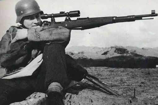 德国狙击之王海岑诺尔是如何做到一天打退美军8次进攻的?