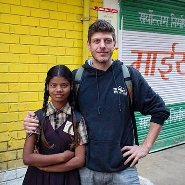 意大利摄影师一张照片改善印度女童的生活