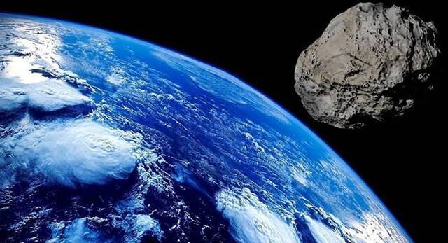 大型小行星“EA2”将从30.5万公里外的地方掠过地球