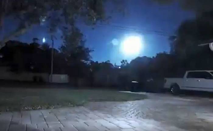 美国佛罗里达州、乔治亚州多地惊现罕见火流星照亮夜空