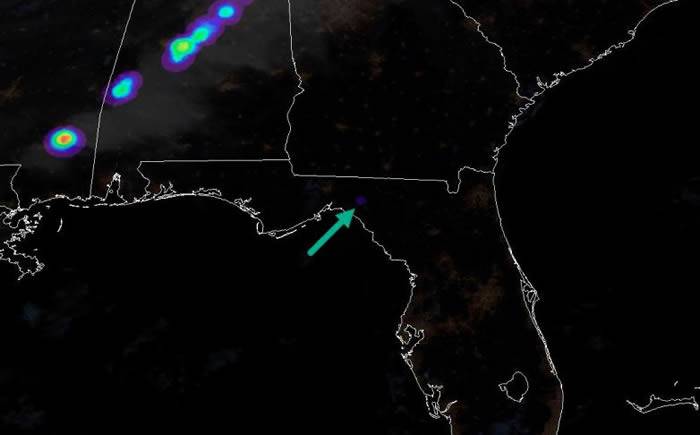 美国佛罗里达州、乔治亚州多地惊现罕见火流星照亮夜空