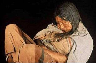 秘鲁冰冻少女胡安妮塔，500年尸身完好如初(古印加献祭者)