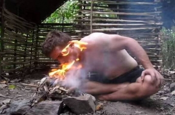 外国男子化身“原始人”在大自然中取材徒手建屋钻木取火