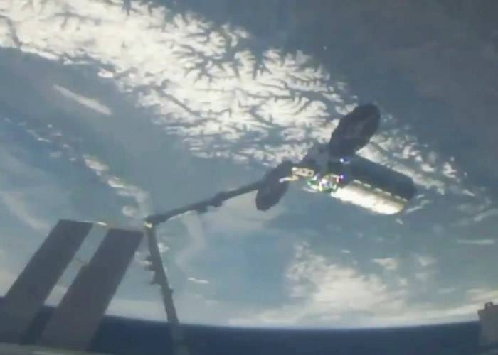 美国防务公司诺斯诺普格鲁曼的天鹅座太空船到达国际空间站 为宇航员送上复活节大餐