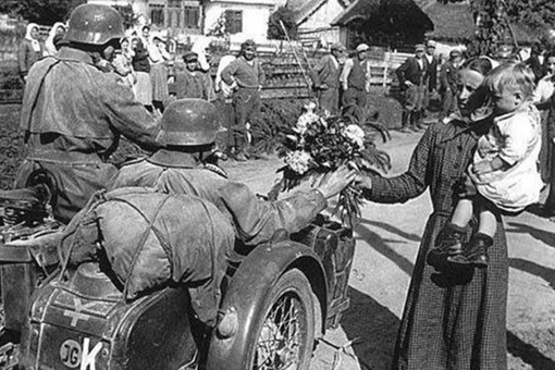 二战德军进攻乌克兰地区的时候,为何乌克兰人们都出来欢迎?