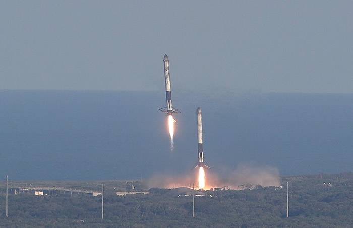 回收3个推进器 SpaceX猎鹰重型火箭首次商业发射成功
