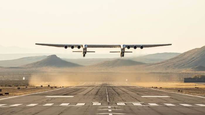 世界上最大的飞机——平流层发射系统公司六引擎双机身飞机首飞视频曝光