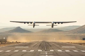 世界上最大的飞机——平流层发射系统公司六引擎双机身飞机首飞视频曝光