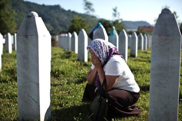 二战后欧洲最血腥屠杀：波斯尼亚举行“斯雷布雷尼察大屠杀”20周年纪念活动
