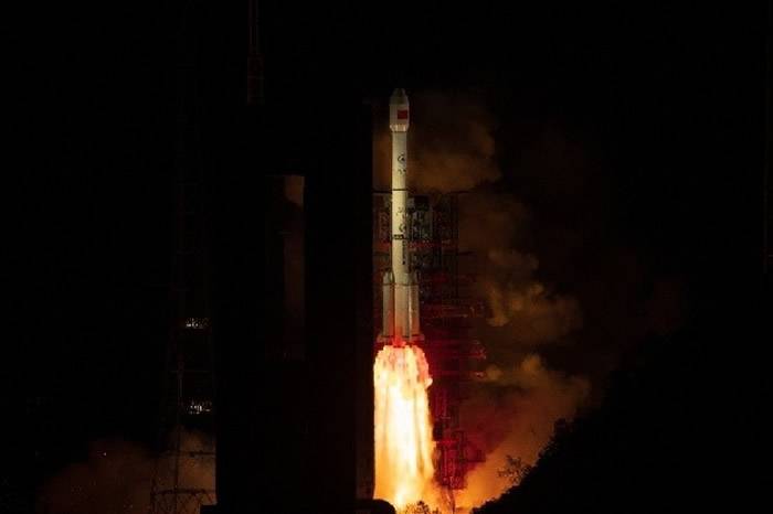 第二代数据中继卫星首星 中国成功发射“天链二号01星”