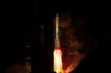 第二代数据中继卫星首星 中国成功发射“天链二号01星”