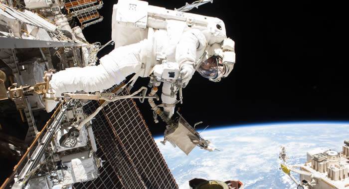 美国宇航员将进入太空更换国际空间站外挂蓄电池