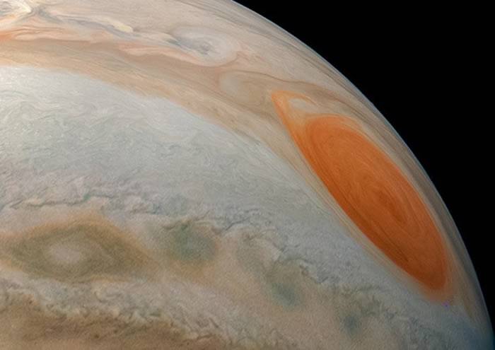 NASA公布“朱诺”号从轨道上拍摄的木星最不平凡图像