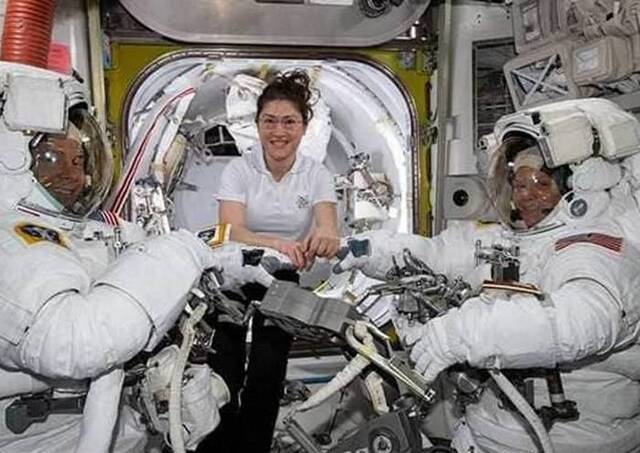太空衣不合身 NASA取消国际空间站首次全女班宇航员太空漫步