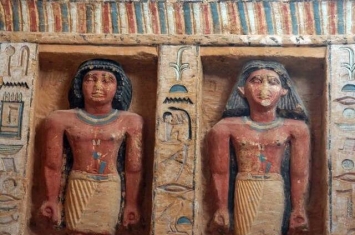 埃及开罗以南的塞加拉金字塔群发现逾4400历史的祭司古墓