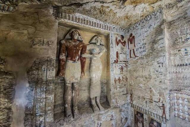 埃及开罗以南的塞加拉金字塔群发现逾4400历史的祭司古墓