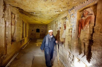 埃及发现4400年古墓 惊人墓葬展示王室官员生活线索