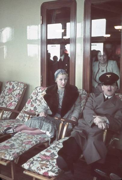 德国纳粹领导人希特勒的私人彩色照片
