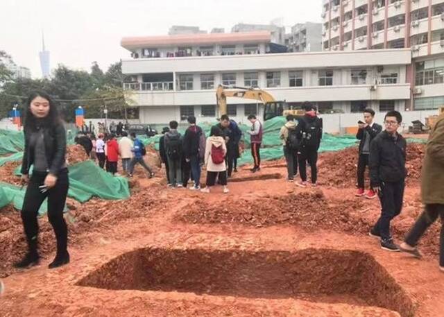 广东省广州市中山大学南校区工地挖出多座古墓和水井遗址