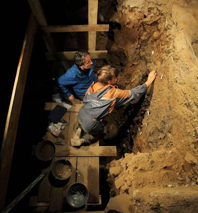 最新研究对丹尼索瓦人和尼安德特人这些古人类占据丹尼索瓦洞的年代表作出重新修正