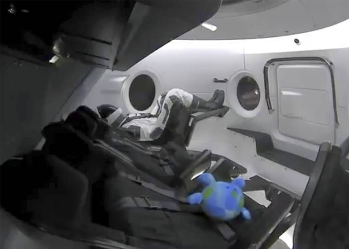 SpaceX可载人太空船Crew Dragon成功与国际空间站对接
