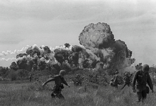 越战美国打了20年最后还败了,为什么不选择用原子弹呢?