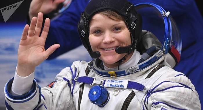 美国女宇航员安妮·麦克莱恩在国际空间站逗留期间长高5厘米