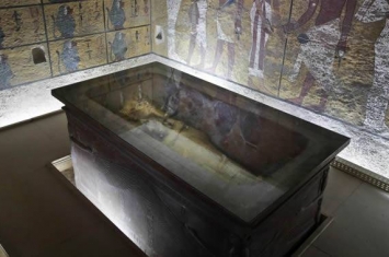 埃及法老图坦卡蒙陵墓开启墓室时墙壁上发现的神秘污点是死细菌