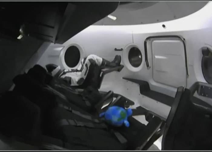 SpaceX可载人太空船Crew Dragon成功发射 载假人往国际空间站
