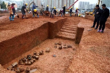 广西贵港逾百座古墓葬出土 遍及西汉至明清时期