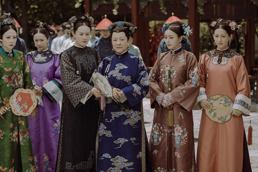 清朝时期皇帝后宫的嫔妃的月俸禄是多少?与现今相比是哪一个层次的?