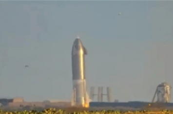 SpaceX星舰从万米高空飘落软着陆稳稳站住