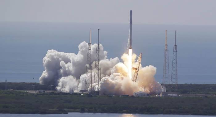 美国“猎鹰9”号运载火箭将于2月21日同时发射3颗航天器