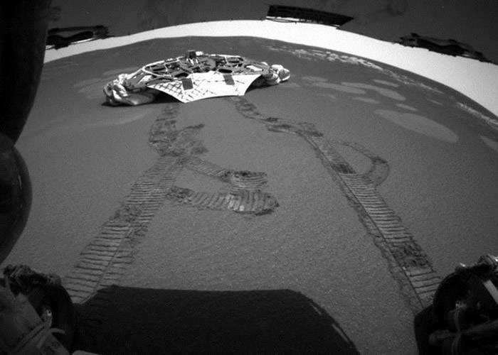美国太空总署火星探测车“机遇号”服役15年 精彩照片回顾漫游历程