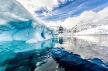 冰川冰为什么是蓝的