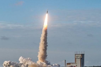 “阿丽亚娜5”型火箭携带2颗卫星从法属圭亚那航天发射中心成功发射