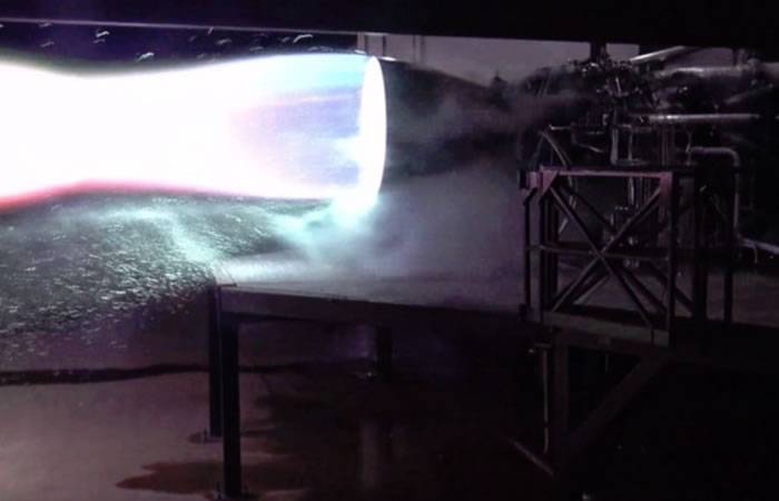 SpaceX对“星际飞船”引擎进行首次点火测试