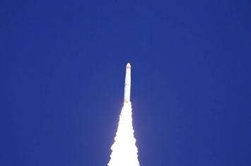 长征11号火箭在内蒙古酒泉卫星发射中心升空 送4卫星进太空轨道