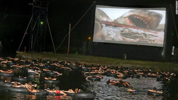 《大白鲨》上映40周年：影迷用全新体验重温