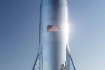 “现实版钢铁人”马斯克秀“复古电影感”火箭Starship Hopper 可载人上月球和火星