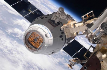 美国太空探索公司“龙”号货运飞船完成第四次国际空间站补给任务降落太平洋