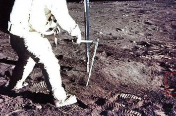 俄罗斯研究员瓦连京·杰格特列夫：美国“阿波罗11号”登月照片上发现外星人头骨