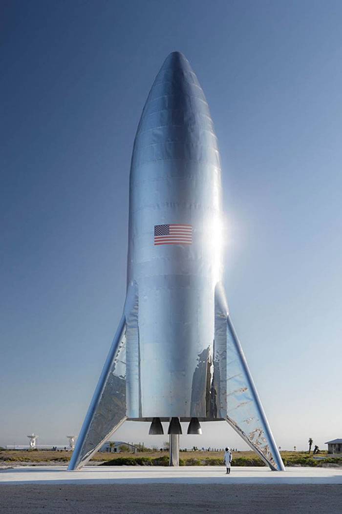 SpaceX总裁埃隆·马斯克在推特发布新型星际飞船照片
