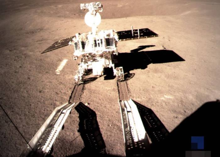 中国“玉兔二号”月球车与探测器“嫦娥四号”着陆器顺利分离驶上月球背面地面